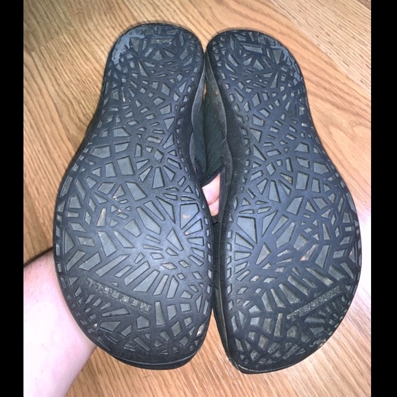 Black Crisscross Sandals - Picture 2 of 10